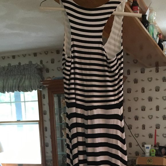 Nice summer Black & White striped sleeveless dress - Picture 2 of 6